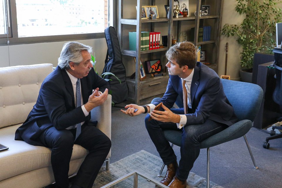 Alberto Fernández cruzó al periodista Alconada Mon