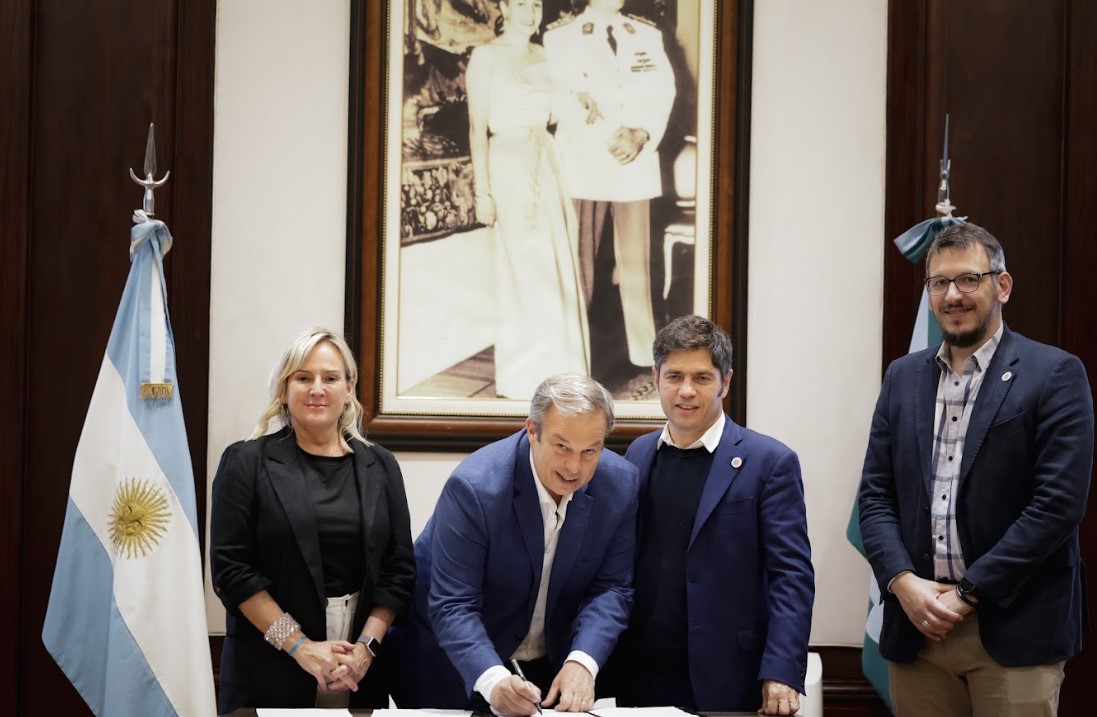  Kicillof y Cuattromo firmaron convenios con municipios para la compra de bienes de capital