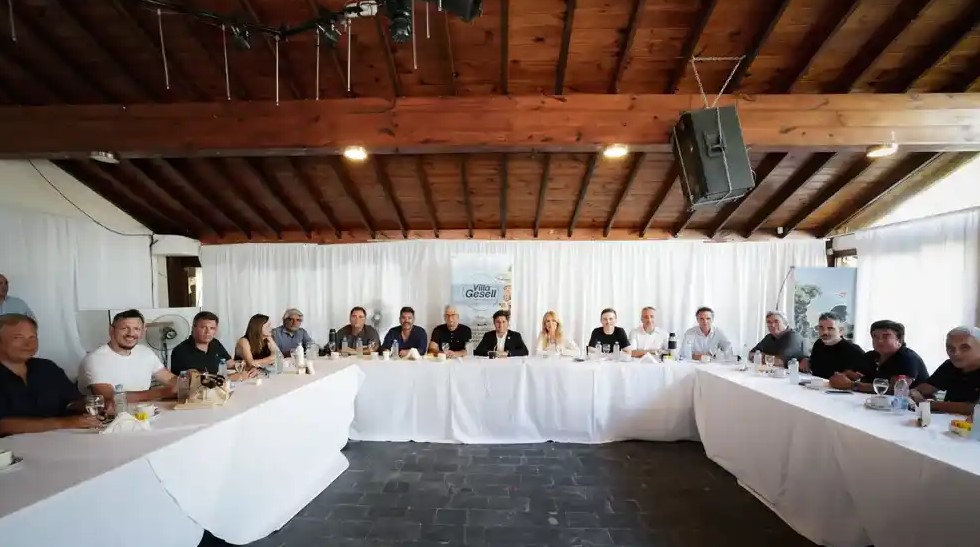 Fuerte apoyo de Kicillof a la reelección indefinida de intendentes
