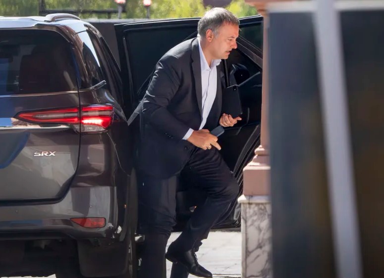 “Pregúntenle a él”: la escribana le tiró la pelota a Adorni