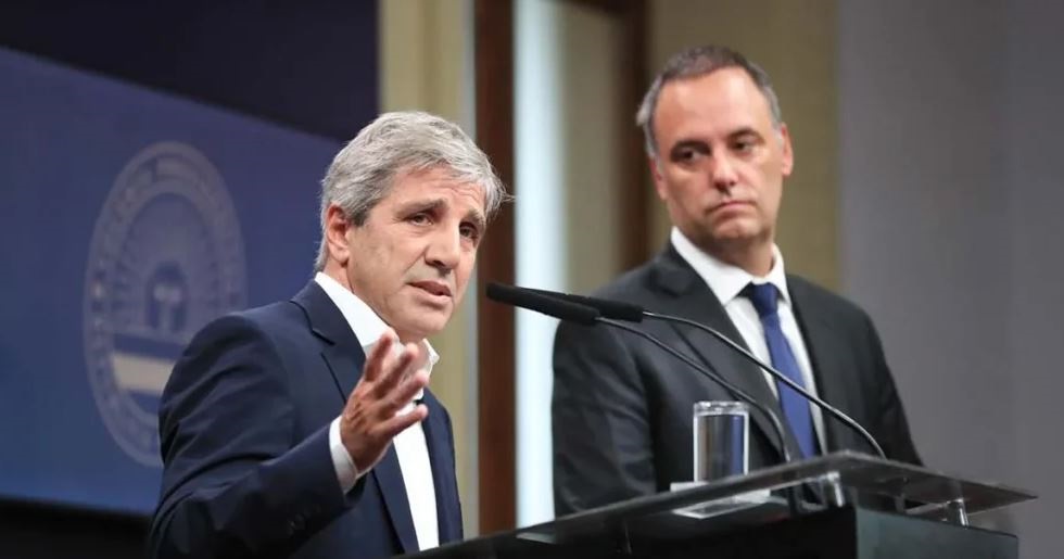 Dólares del colchón: funcionarios y políticos podrán inscribirse al nuevo régimen de inocencia fiscal