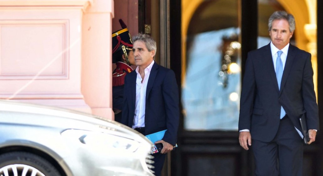 En medio de la disparada del dólar, el Gobierno anunció que intervendrá en el mercado de cambios