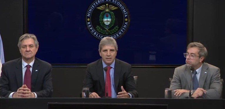 Caputo presentó el plan financiero hasta 2027: “Salir a los mercados es una opción, no un objetivo”