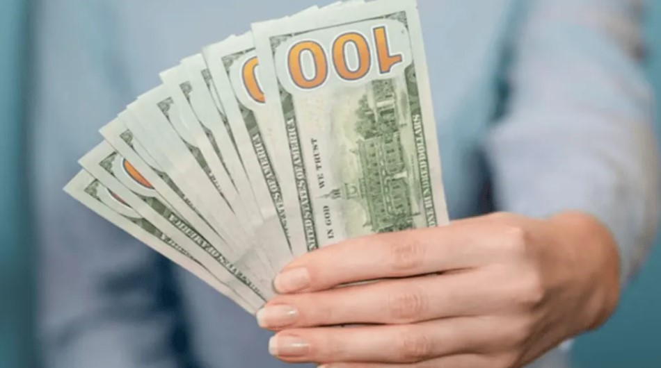 Dólar hoy: el oficial subió $15 y el blue saltó $30