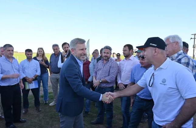 Rogelio Frigerio anunció subsidios para el arroz y baja de ingresos brutos para el sector avícola