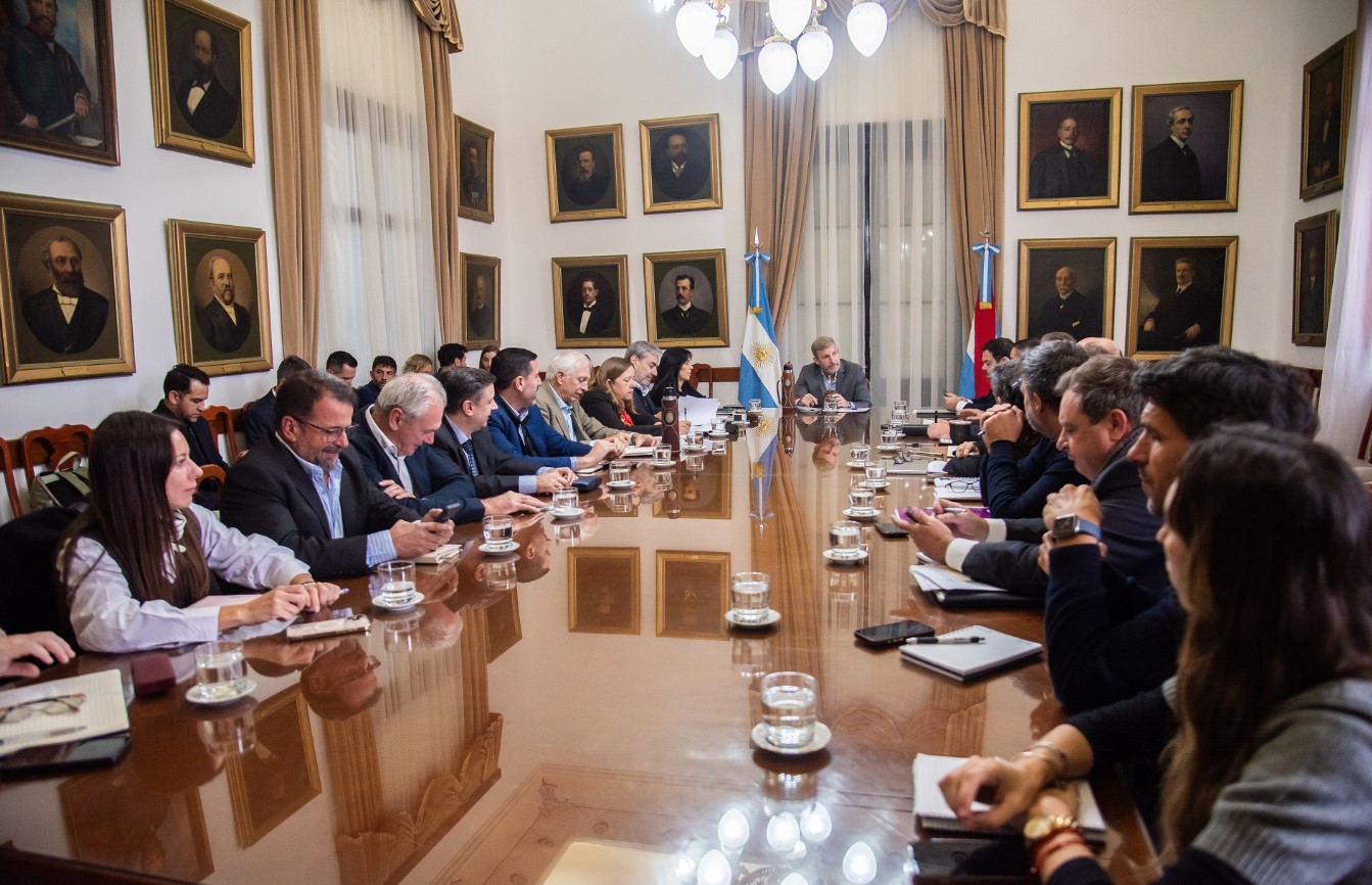 Frigerio analizó en gabinete la marcha del plan vial provincial