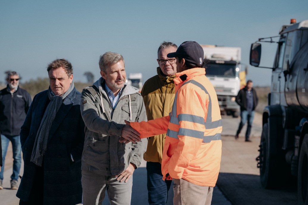 Frigerio recorrió obras de infraestructura y viviendas en Villa Paranacito e Ibicuy