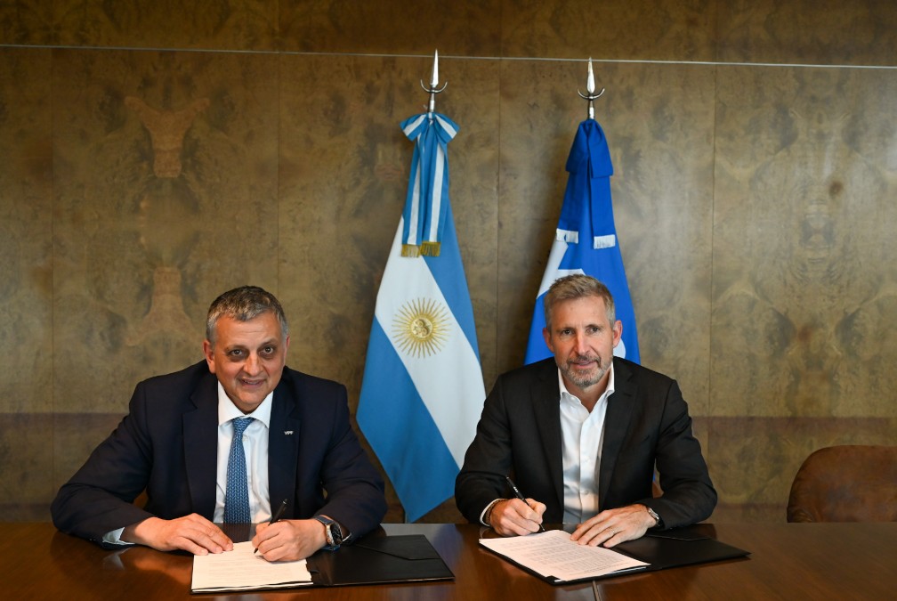 Acuerdo histórico entre YPF y Entre Ríos para mejorar la logística, bajar costos e impulsar nuevas inversiones