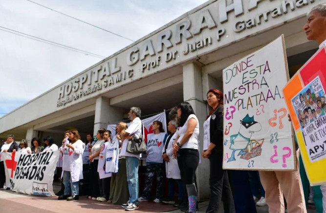 El Gobierno promulgó las leyes de financiamiento universitario y pediátrico, pero postergó su aplicación