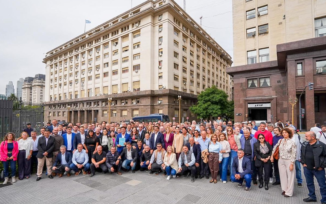Intendentes marcharon al Ministerio de Economía por fondos retenidos