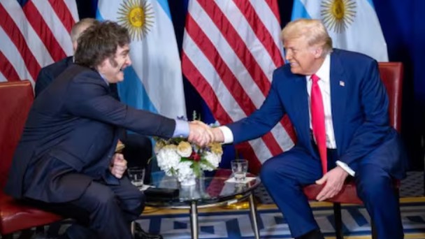 Milei ya está en EEUU y espera reunirse con Trump