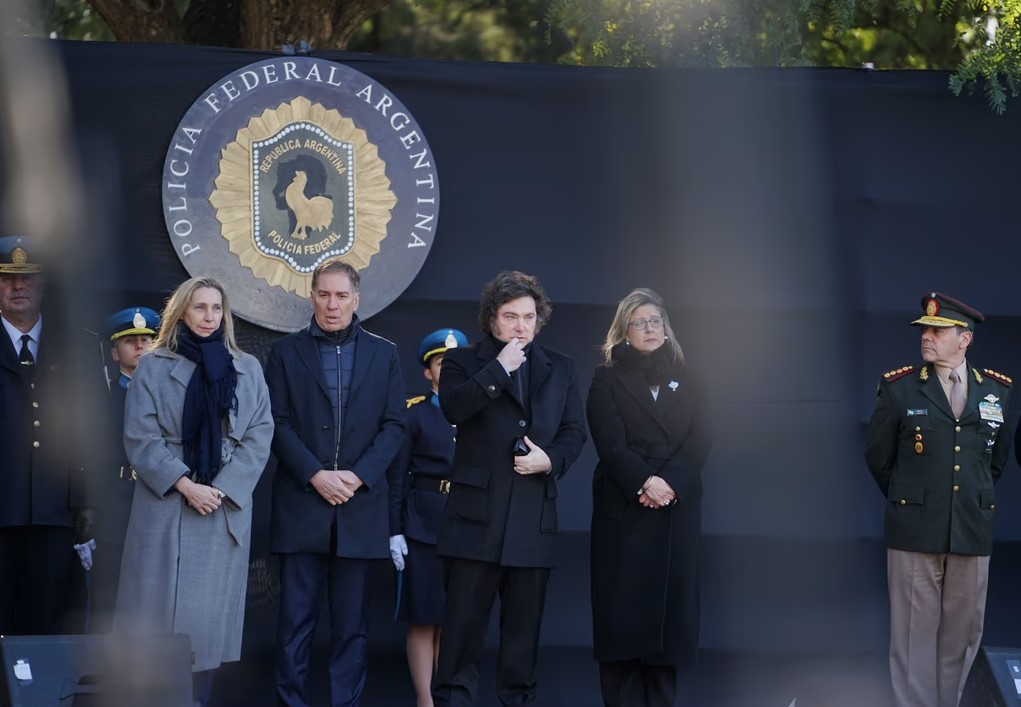 Milei rindió homenaje a los policías caídos en cumplimiento del deber