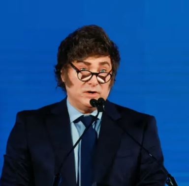 Con una frase de Churchill, Milei se pronunció en medio de las críticas a Argentina
