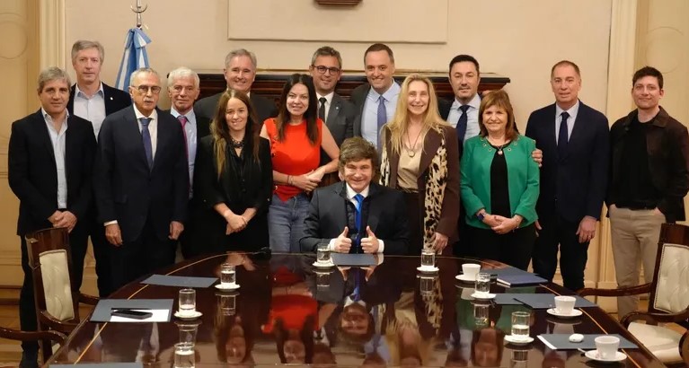 Milei encabezó la primera reunión del renovado Gabinete, con Manuel Adorni y Diego Santilli