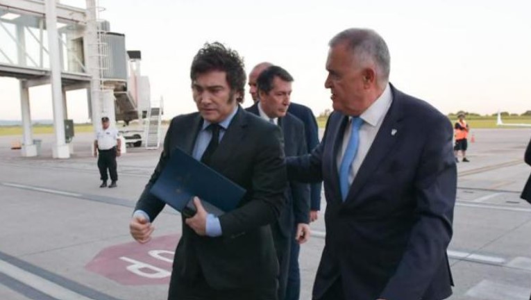 Milei viaja a Tucumán: hablará en un foro económico pero no realizará el 