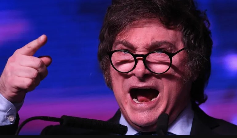 Milei sigue en caída libre en las encuestas: un 65% de los argentinos desaprueba su gestión