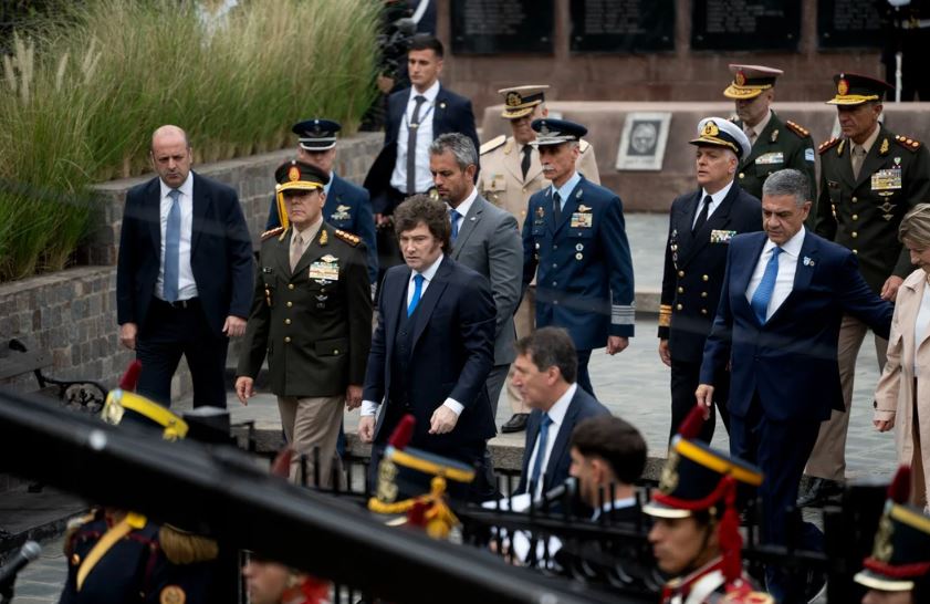 Milei anunció que dará una distinción a los veteranos de Malvinas y anticipó mejoras para las Fuerzas Armadas