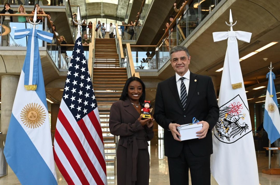 Jorge Macri le dio la bienvenida a Simone Biles, la mejor gimnasta del mundo, “Huésped de honor” de la Ciudad