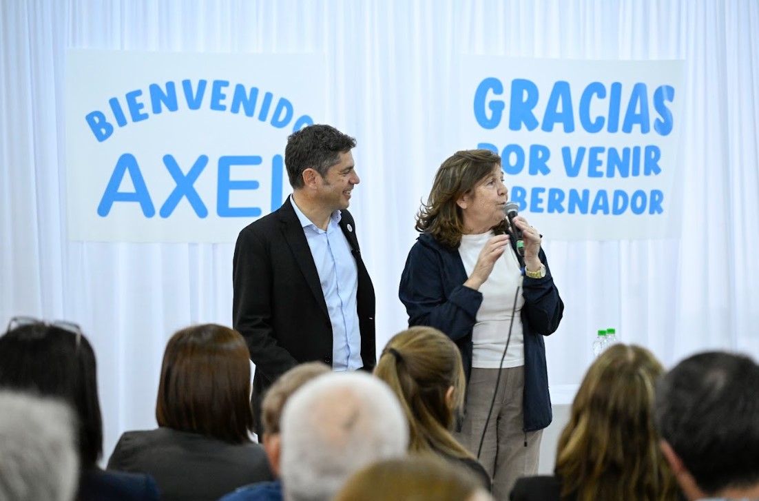 Mientras Monzó dice que Fuerza Patria esconde los candidatos, Kicillof recorrió obras en su distrito, Carlos Tejedor