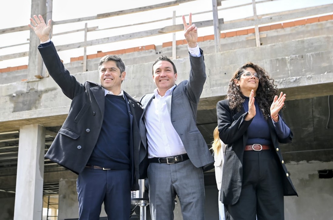 Kicillof recorrió los avances de las obras del nuevo Polo Educativo en La Carolina de Florencio Varela