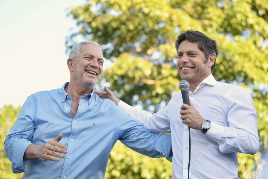 Kicillof cierra la campaña de Fuerza Patria con actos en secciones y una “mateada” 