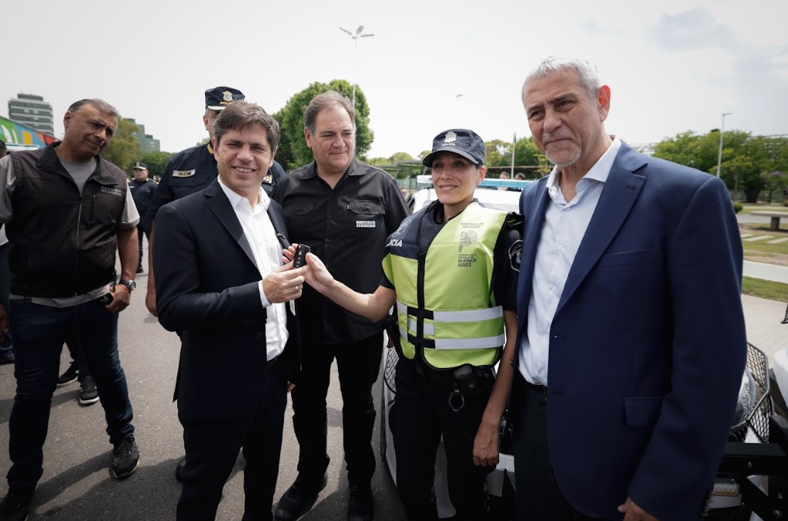 Kicillof entregó 30 nuevos patrulleros para fortalecer la seguridad en Avellaneda