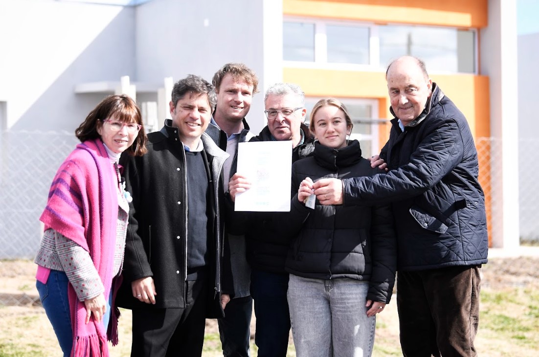 Kicillof entregó viviendas y escrituras gratuitas a familias de Olavarría