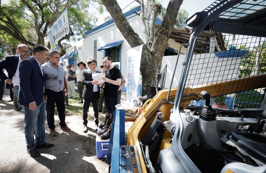Kicillof inauguró la nueva red de distribución de agua potable en la Isla Martín García