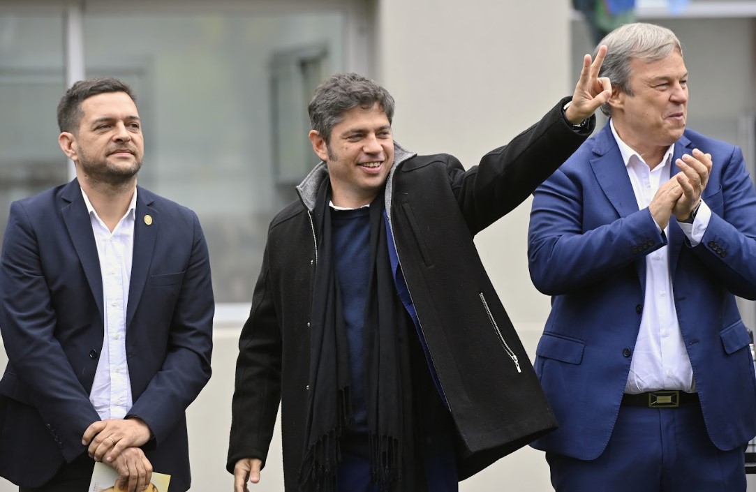 Kicillof inauguró dos bases policiales y entregó patrulleros para fortalecer la seguridad