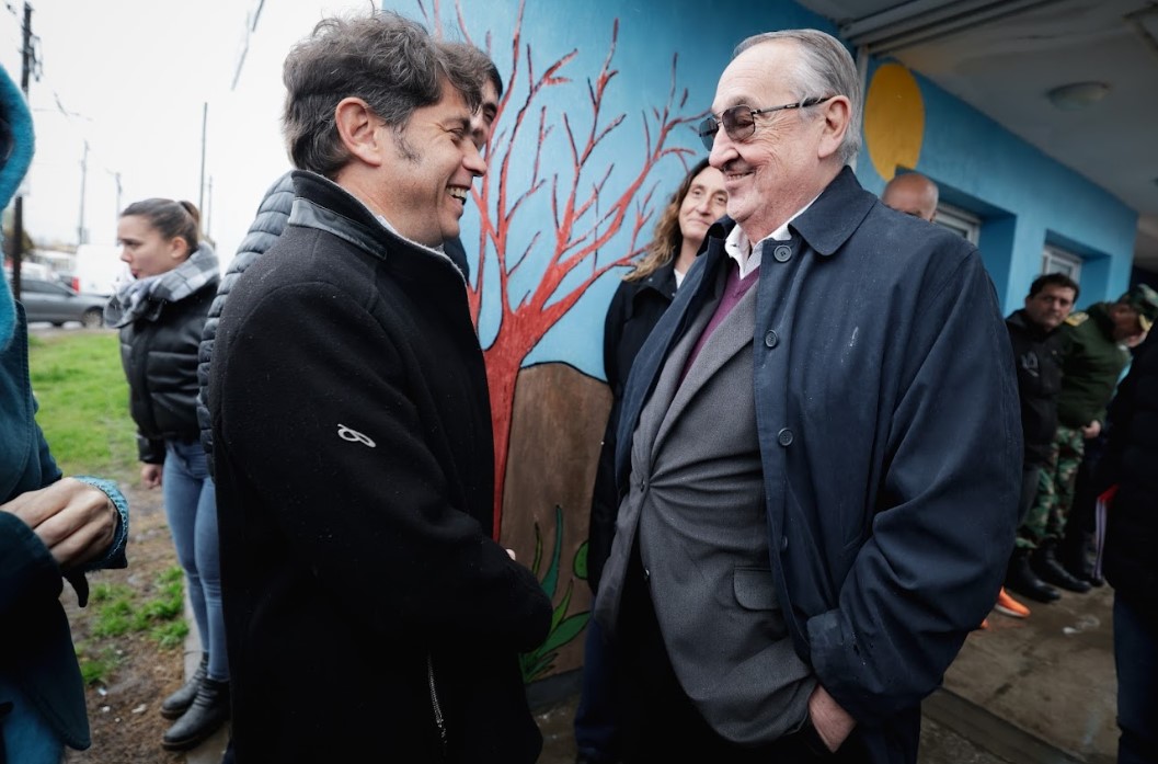 Kicillof entregó viviendas a familias de Tandil