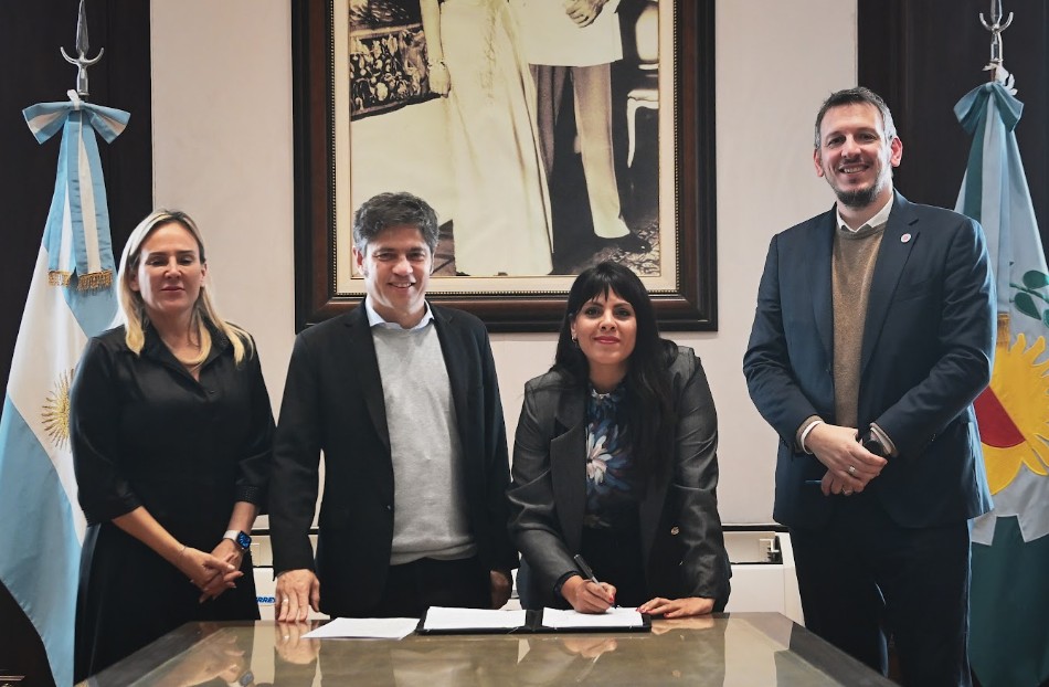 Kicillof y Cuattromo firmaron convenios con municipios para la compra de bienes de capital