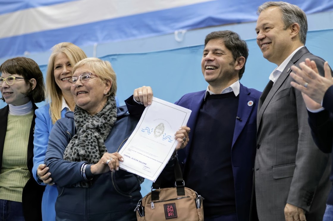 Kicillof y Magario entregaron más de 1.400 escrituras gratuitas