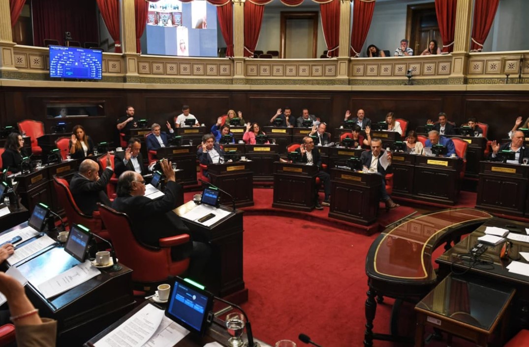 La legislatura bonaerense aprobó la ley de financiamiento solicitada por el gobernador Axel Kicillof