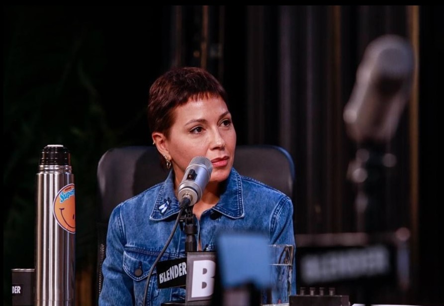 Mayra Mendoza se tatuó una tobillera con la palabra