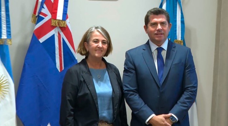 Orrego recibió a la embajadora de Australia quien destacó el potencial de cooperación minera