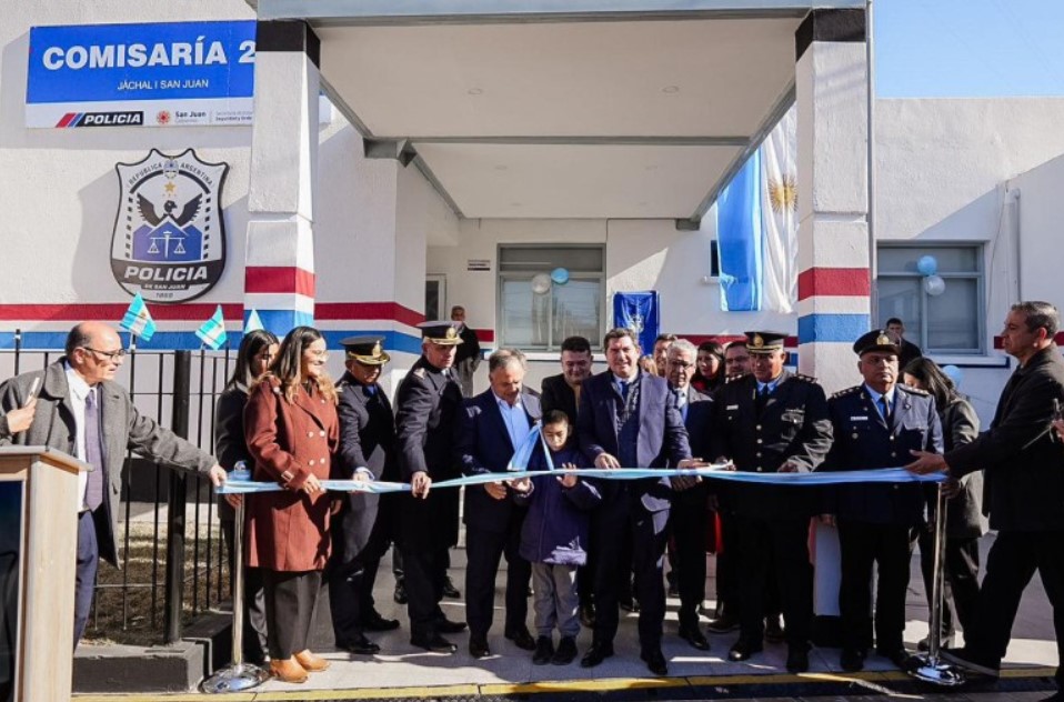 Orrego inauguró obras clave para la seguridad, el agua potable, la salud y la conectividad