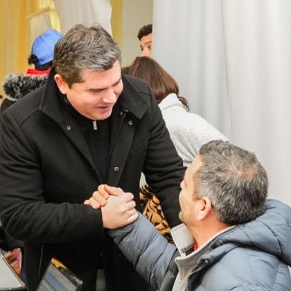 Orrego visitó San Juan Cerca en Pocito por regularizaciones dominiales y prevención médica
