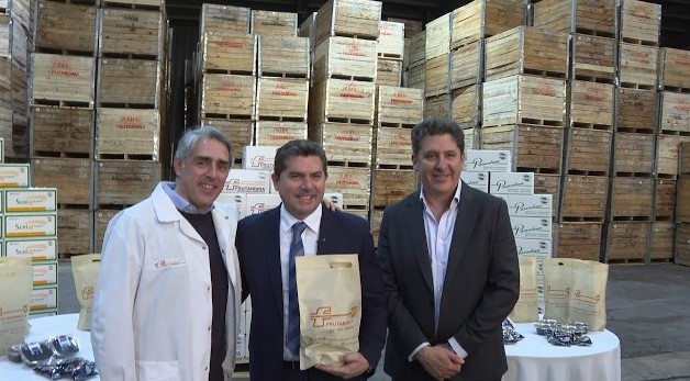 Orrego visitó Frutandina, una de las principales exportadoras de pasas de San Juan