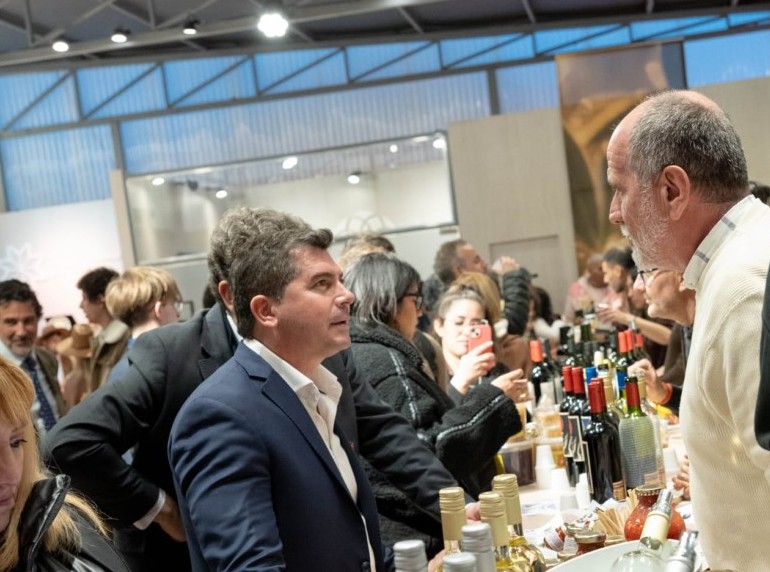 Orrego recorrió el stand que posiciona a San Juan ante el mundo en la Exposición Rural de Palermo