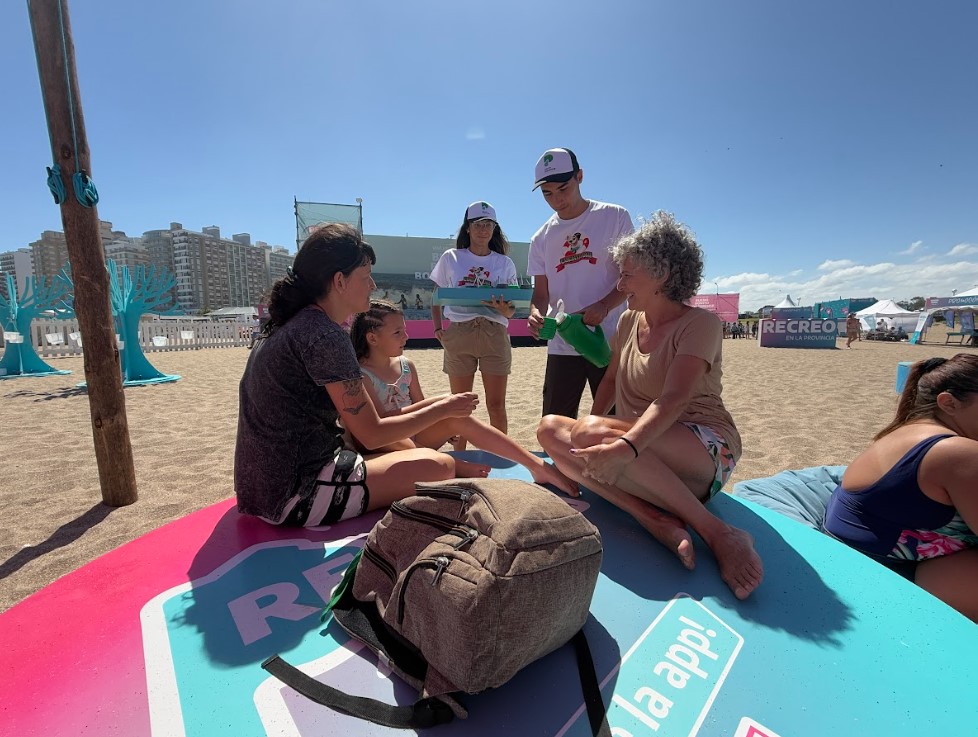 La Provincia inauguró los paradores turísticos ReCreo en Miramar y Villa Gesell