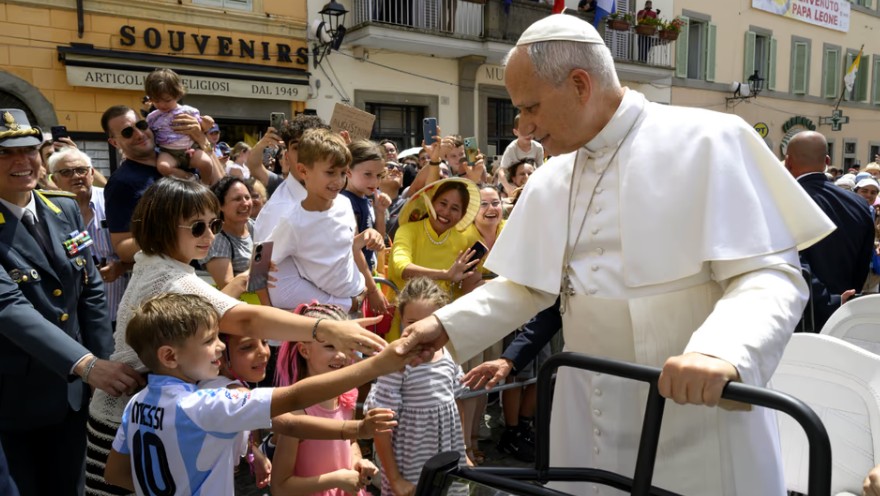 El Gobierno analiza decretar un feriado o asueto por la visita del papa León XIV
