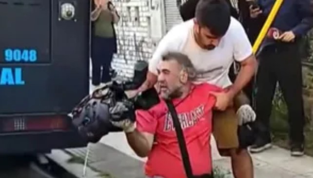 Salvaje agresión policial contra un equipo de A24 que cubría una protesta en el Congreso