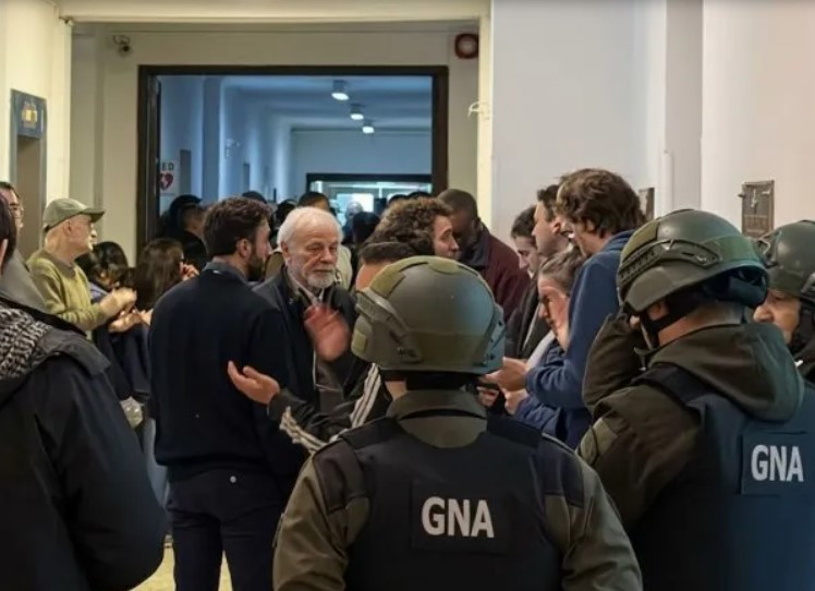 Así fue el violento desalojo de trabajadores en la CNEA por parte de la Gendarmería