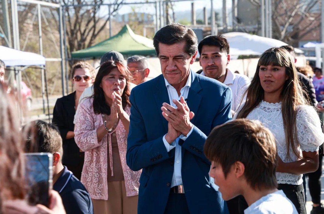 Sadir inauguró obras en el polideportivo del barrio 240 Viviendas