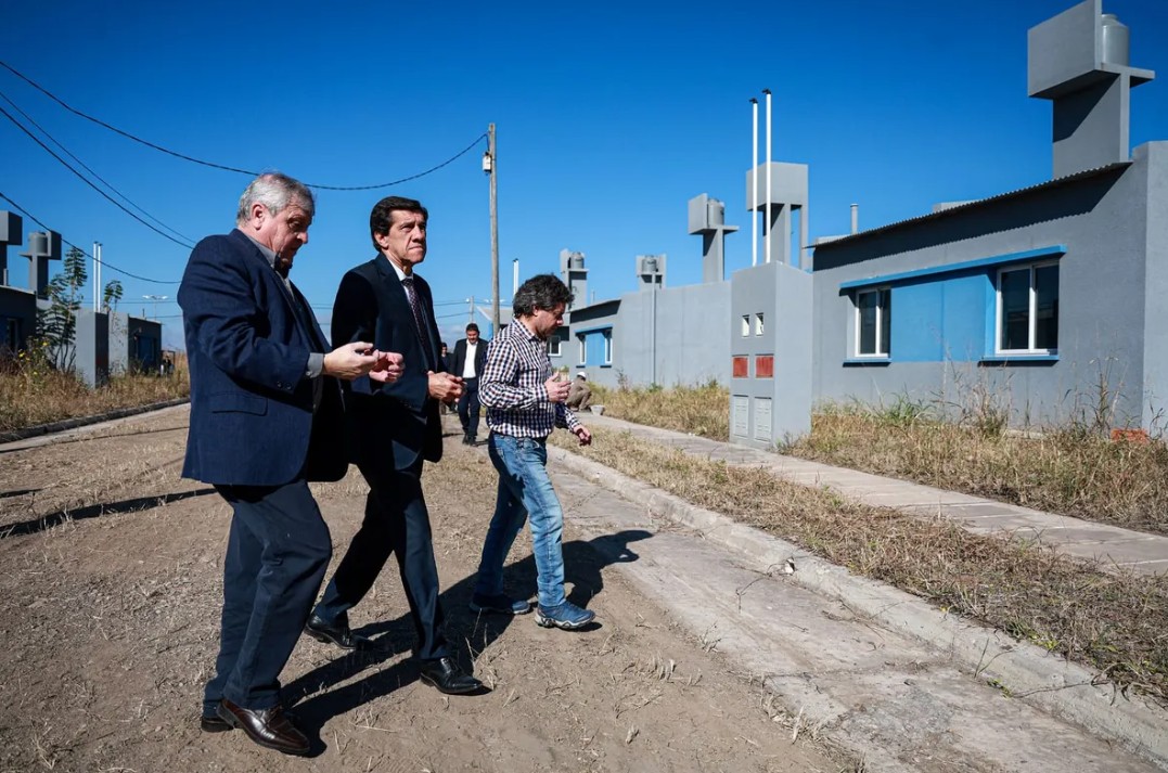 Con fondos provinciales, el Gobierno de Jujuy retomó la construcción de las 45 viviendas paralizadas por Nación en Alto Comedero