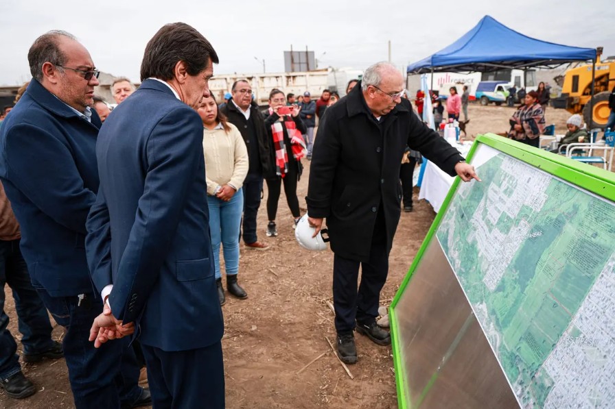 Sadir puso en marcha la obra cloacal que permitirá conectar a 20.000 nuevas cuentas en Alto Comedero y Palpalá