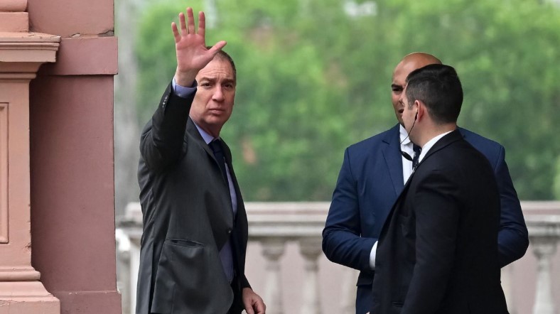 Santilli recibe a Llaryora y Orrego para seguir las negociaciones por el Presupuesto 2026 y jura como Ministro