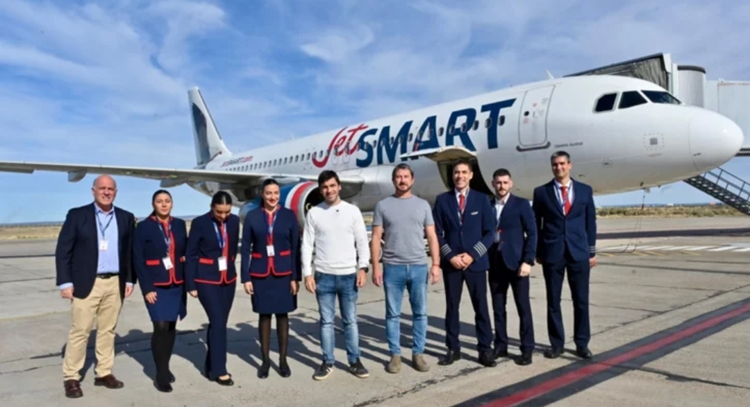 Torres presentó vuelo inaugural de JetSMART que conecta a Trelew con Buenos Aires