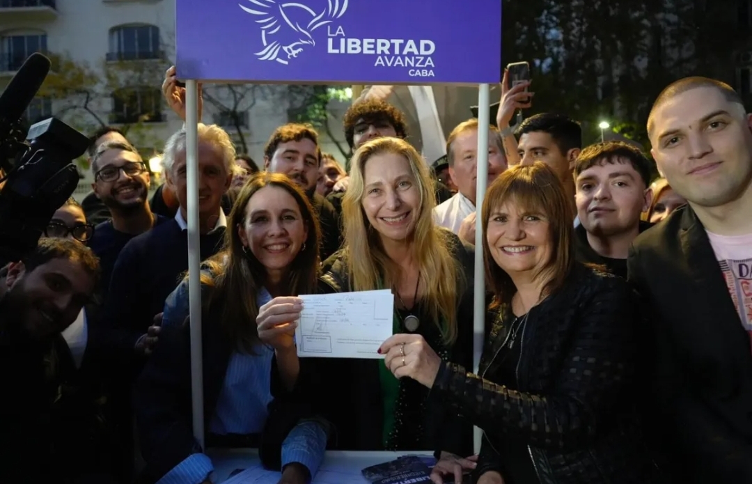 Patricia Bullrich formalizó su pase a La Libertad Avanza: