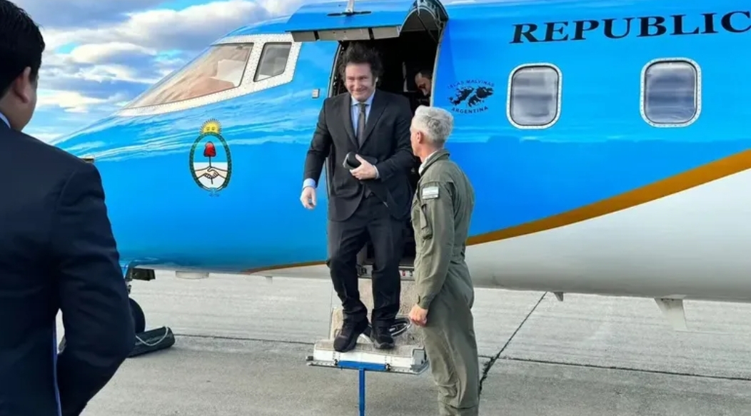 Milei viajó otra vez a Estados Unidos en medio del paro de la CGT y el debate por la reforma laboral